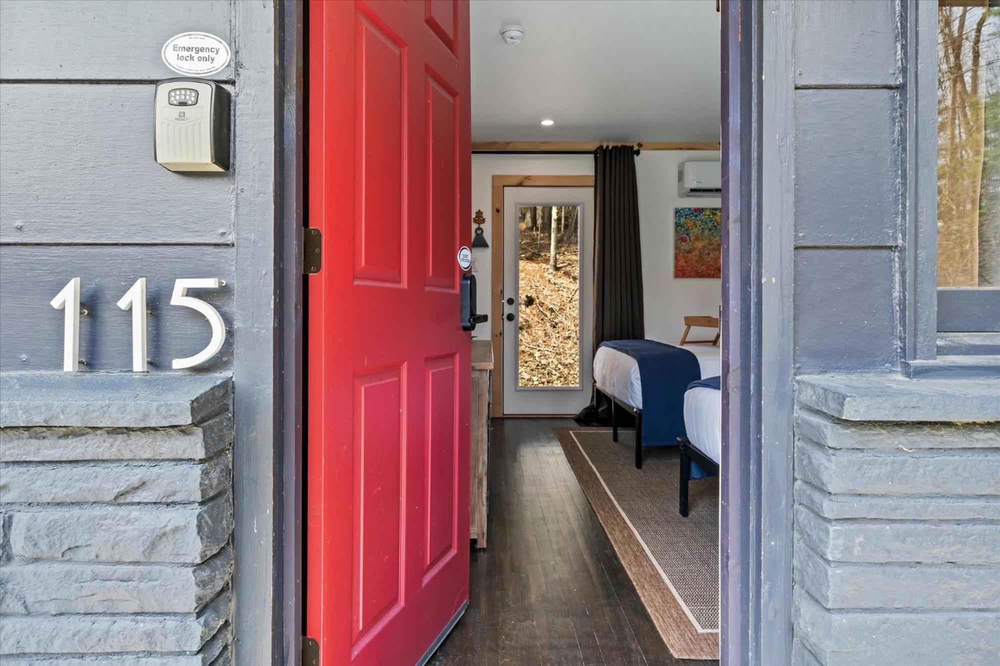 Green Acres Retreat Hancock Экстерьер фото